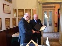 Conferimento di una benemerenza di Sezione al vicepresidente Massimo Passoni